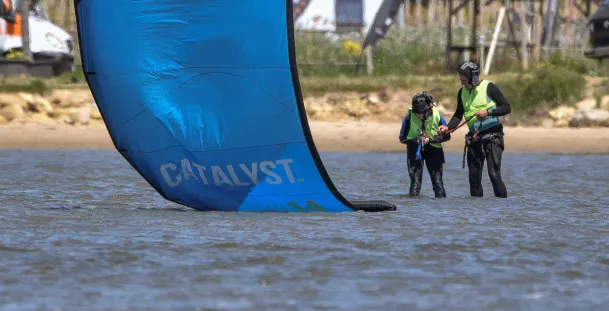 Two-person kitesurfing lesson at Kite Me Up